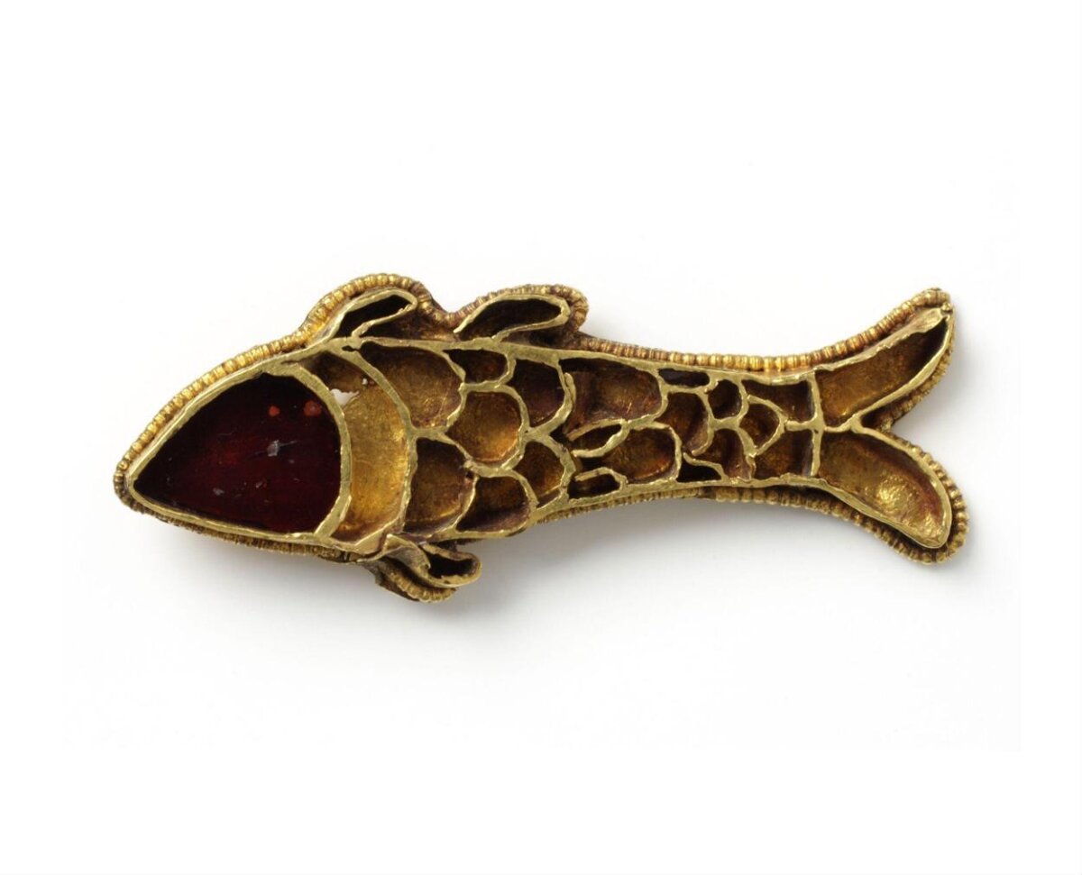 A Gold Brooch, 500-600